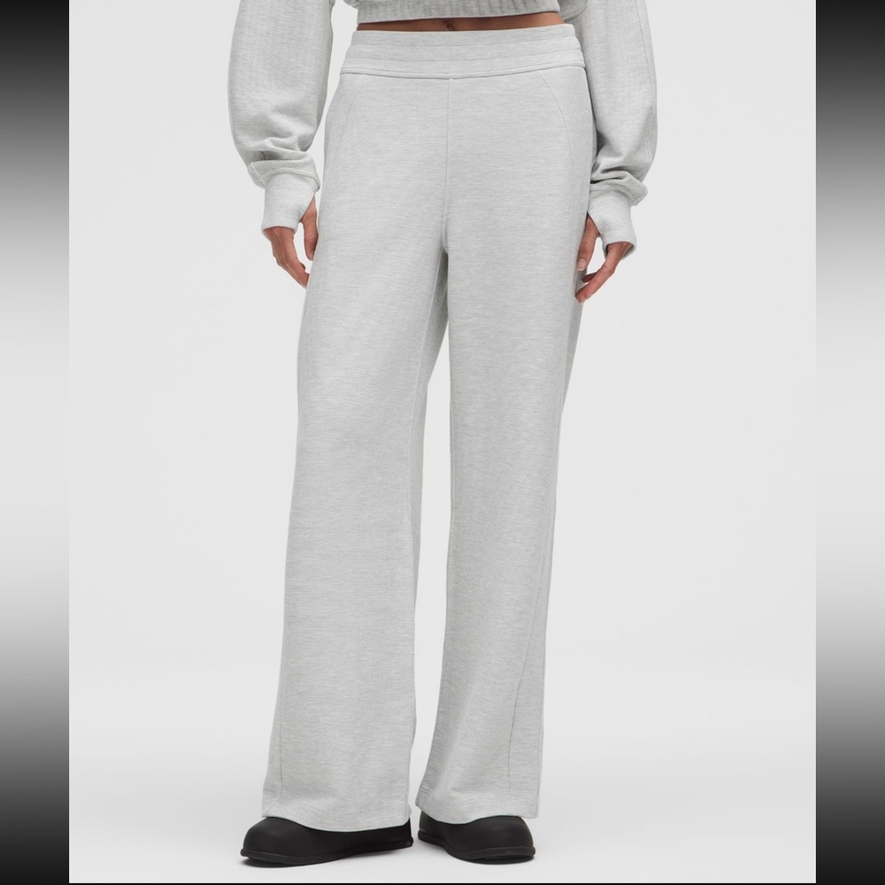 Lululemon Scuba Mid Rise Wide Leg Pant- Waffle (NWT) - Size Small
